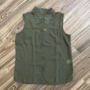 Princess Vera Wang Olive Green Floral Collar Blouse